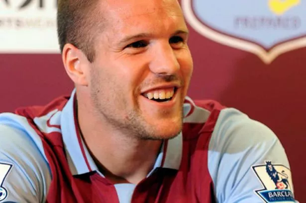 Aston Villa Sign Ron Vlaar